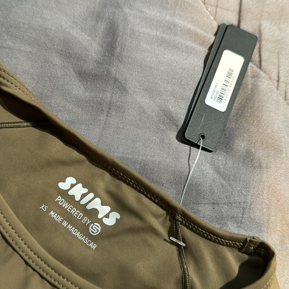 SKIMS PERFORMANCE LONG SLEEVE TOP OXIDE S - Picture 2 of 5